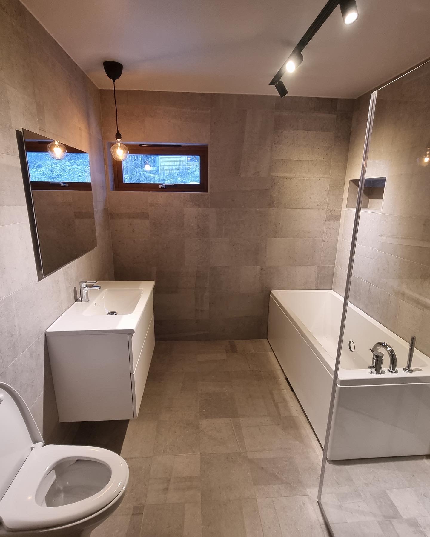 Nybyggt badrum av HW-Bygg AB - Snickare